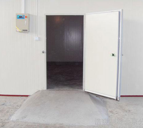 冷庫(kù)半埋門